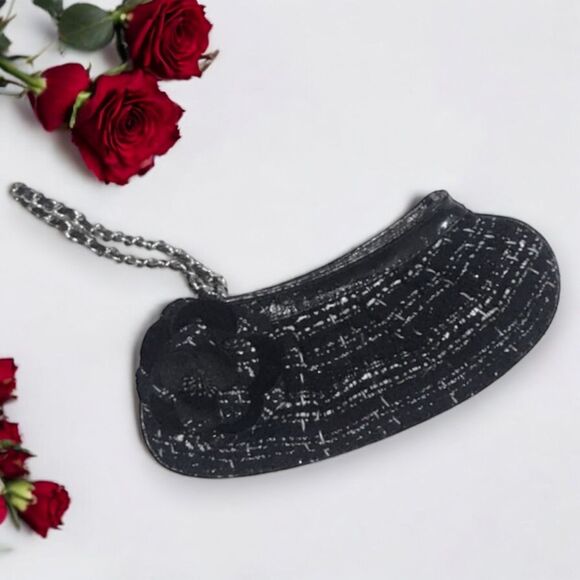 Plaid Boucle Black Croc Embossed Leather Trim  Wristlet Camelia Detail NWOT!! - Picture 1 of 4